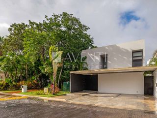 Casa en venta en Cumbres Residencial en Cancún, Quintana Roo.