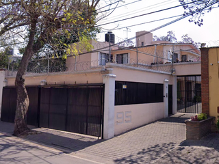 Casa en Santa María Tepepan, alcaldía Xochimilco, recuperación bancaria.
