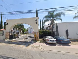 ¡¡Vive en Elegante e inigualable casa en remate en Col.  San Sebastianito, San Pedro Tlaquepaque, Jalisco!!