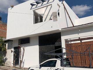 Casa en venta con recámara abajo en San Isidro Itzícuaro.